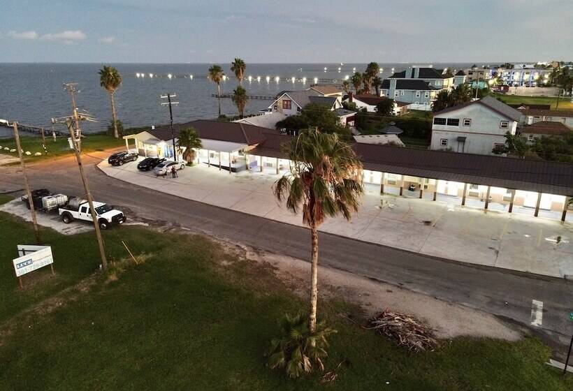 فندق على الطريق Bay View Inn