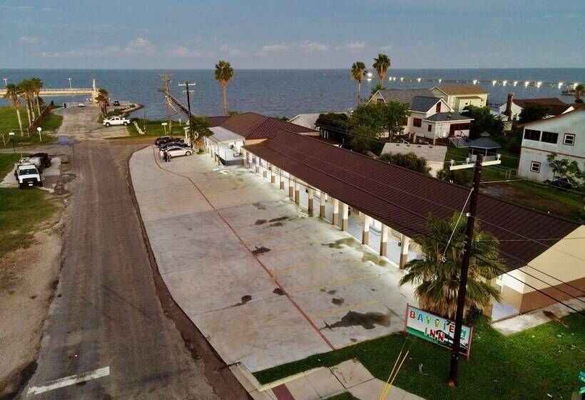 فندق على الطريق Bay View Inn