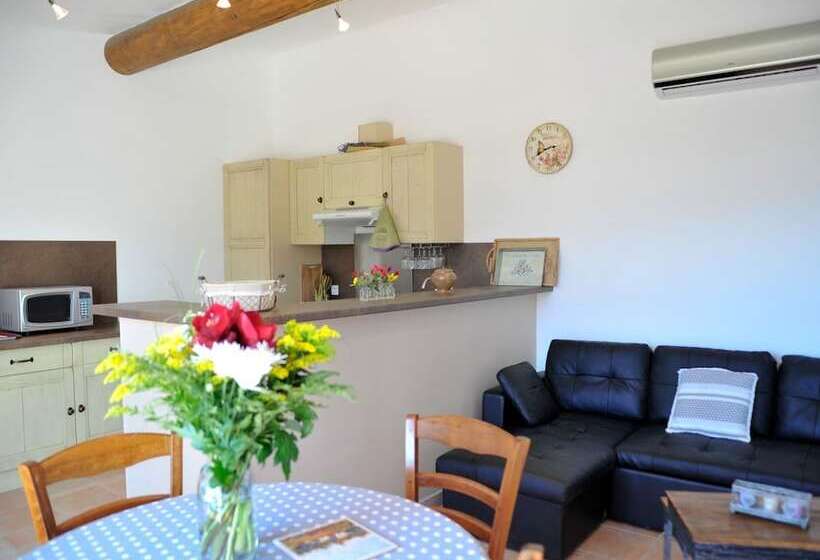 بنسيون Gite Les Aiguillans