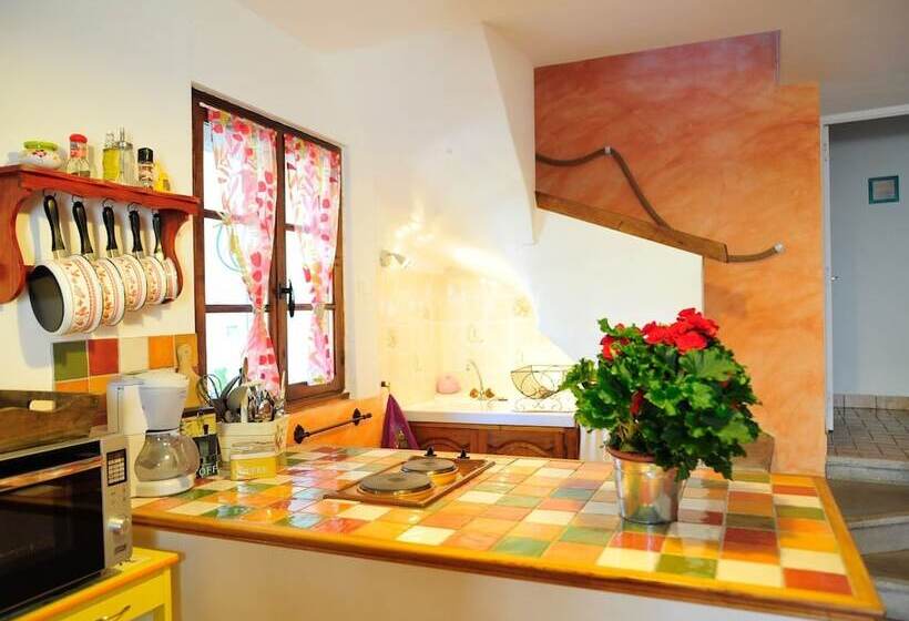 بنسيون Gite Les Aiguillans