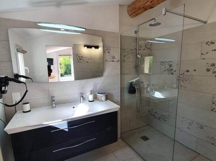 بنسيون Gite Les Aiguillans