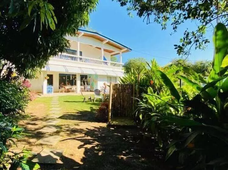 ペンション La Perla De Farallon Bed And Breakfast