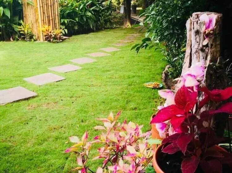 ペンション La Perla De Farallon Bed And Breakfast
