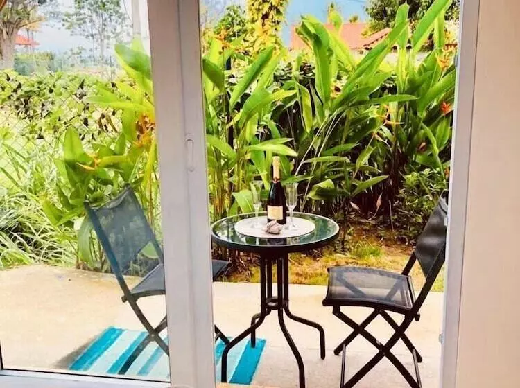 ペンション La Perla De Farallon Bed And Breakfast