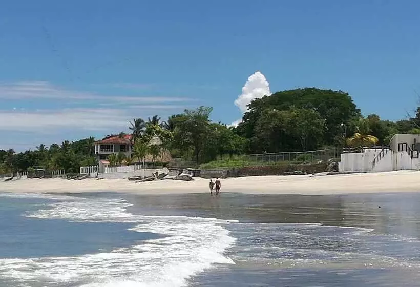 ペンション La Perla De Farallon Bed And Breakfast