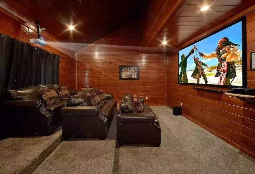 Pool Movie 1 Apartment 6