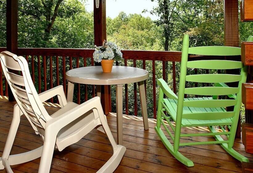 Spruce Lane 2 Bedrooms, 2 Baths, Sleeps 6 Cabin By Redawning