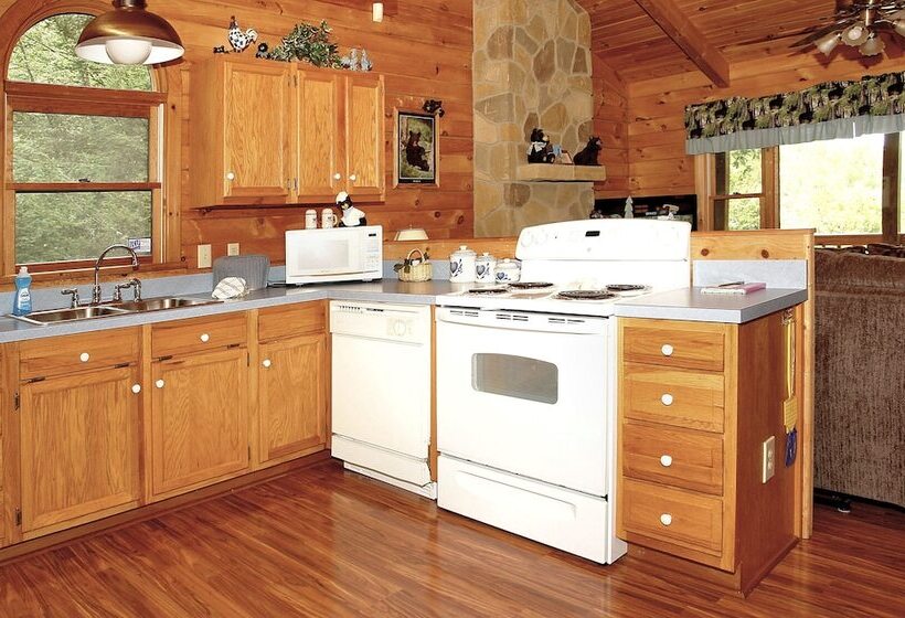 Spruce Lane 2 Bedrooms, 2 Baths, Sleeps 6 Cabin By Redawning