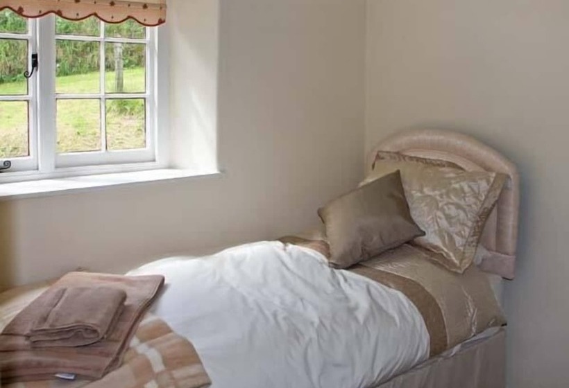 Tuckermarsh Quay River Cottage 2