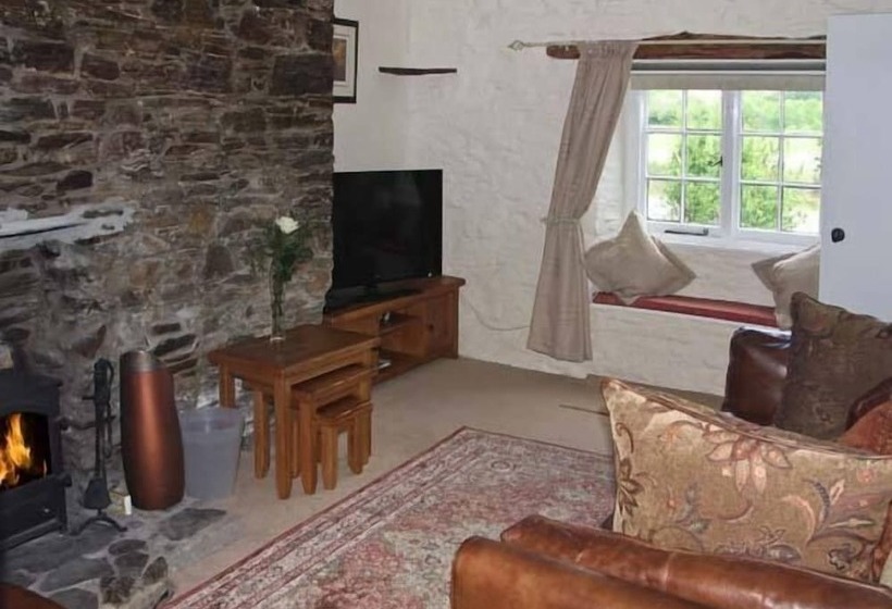 Tuckermarsh Quay River Cottage 2