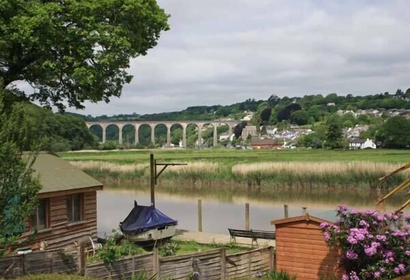 Tuckermarsh Quay River Cottage 2