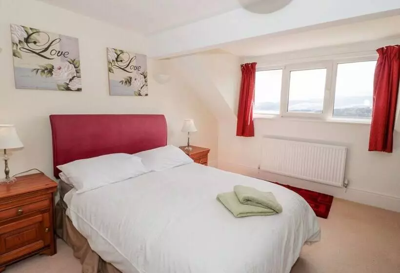 11 Glyn Garth Mews