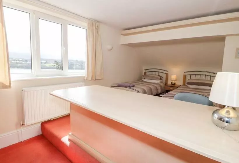 11 Glyn Garth Mews