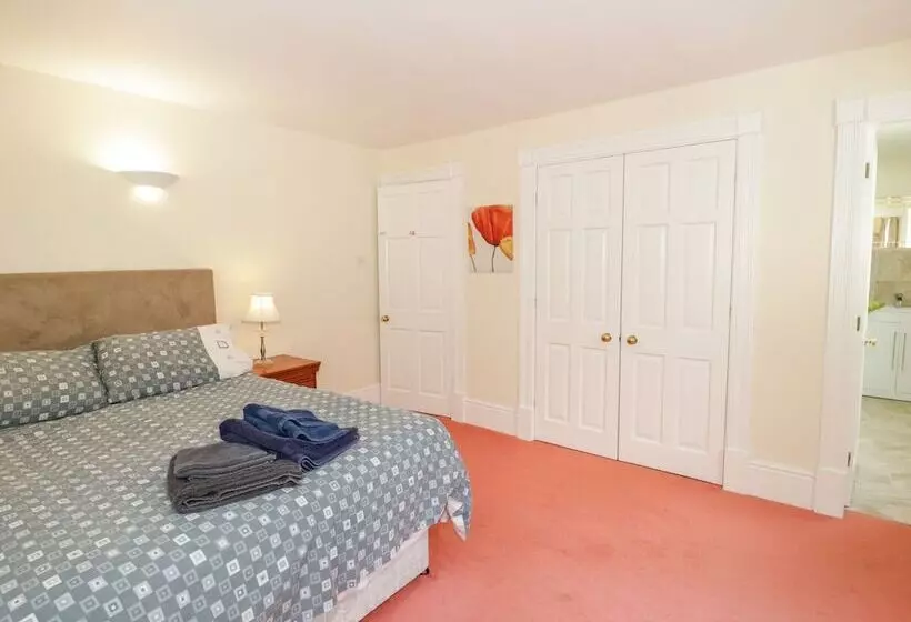 11 Glyn Garth Mews