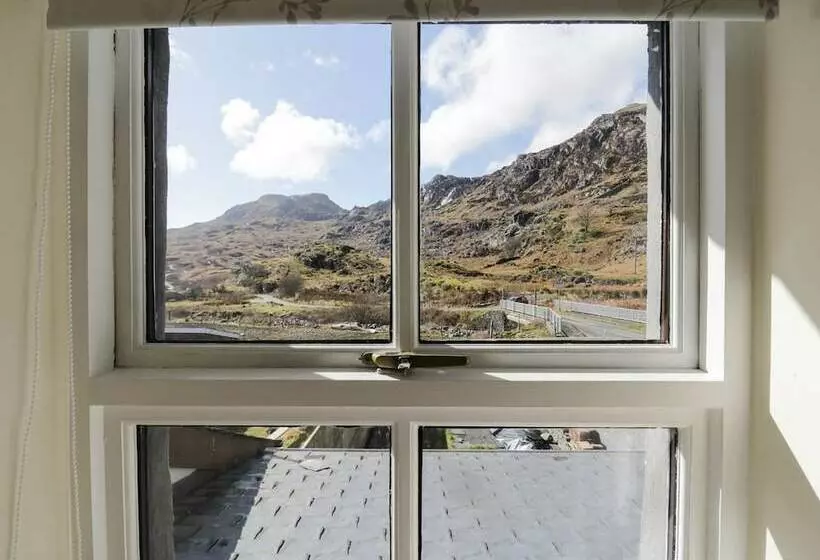 19 Cwmorthin Road
