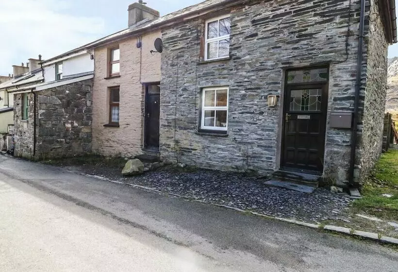19 Cwmorthin Road