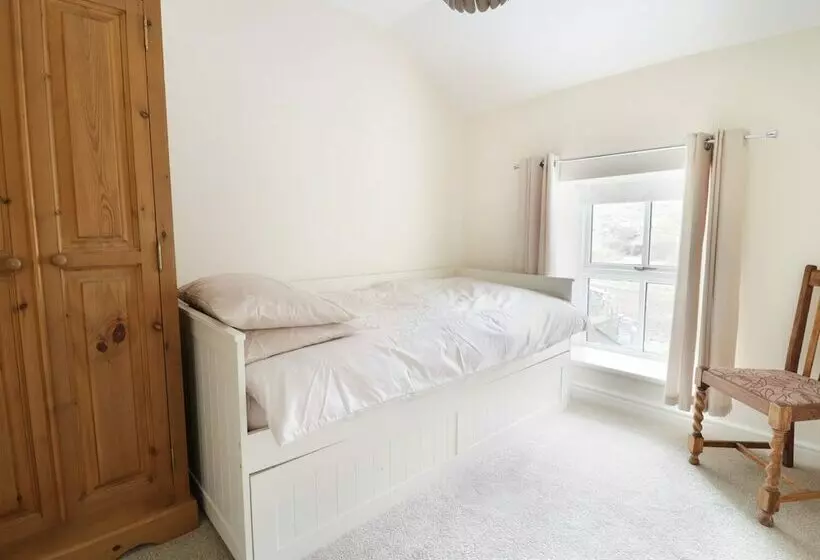 19 Cwmorthin Road