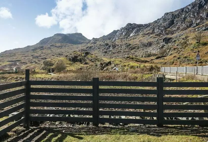 19 Cwmorthin Road