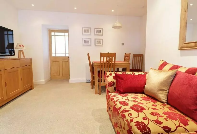 19 Cwmorthin Road