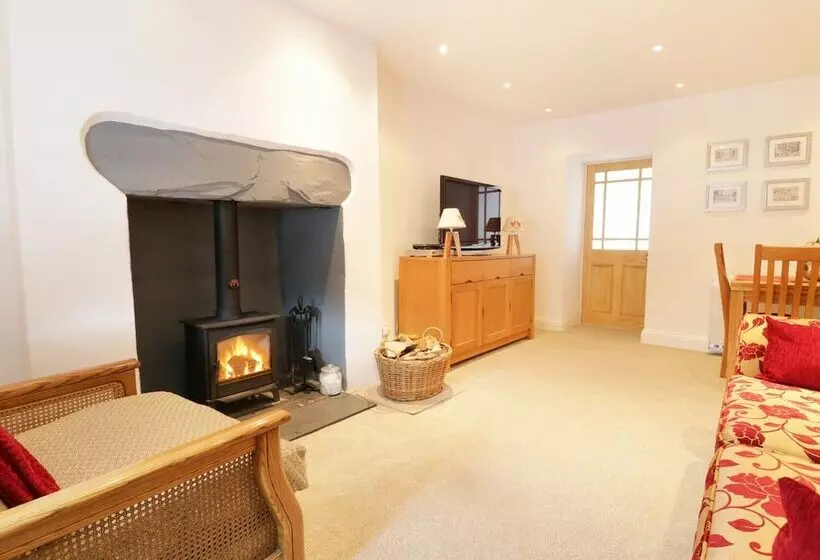 19 Cwmorthin Road