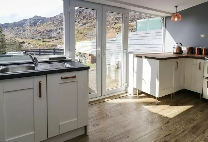 19 Cwmorthin Road