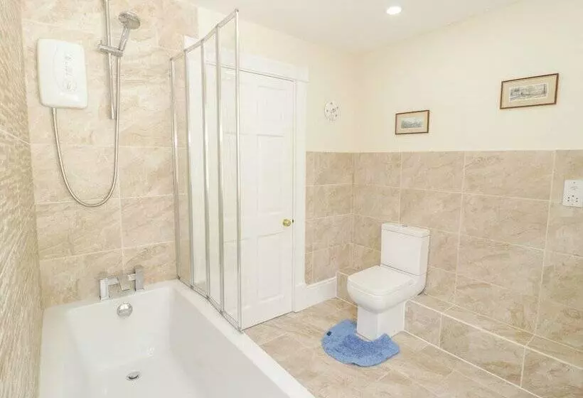 11 Glyn Garth Mews