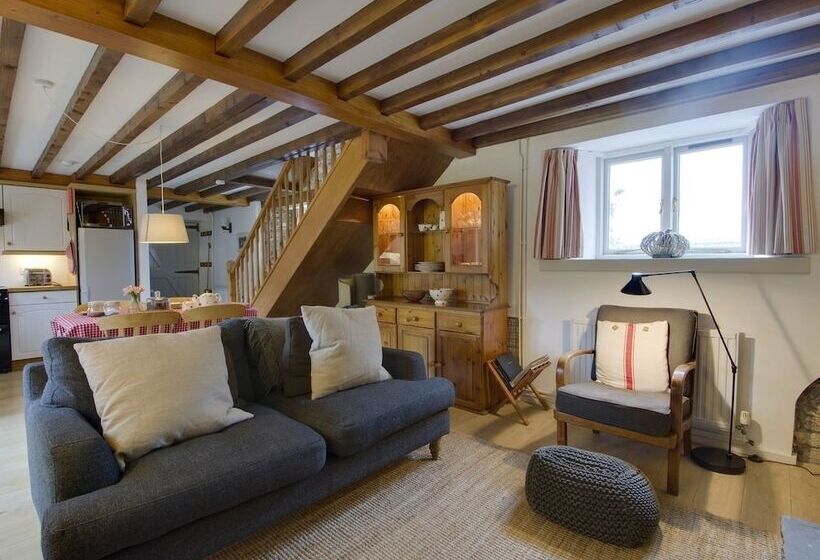 Whitcombe Cottage
