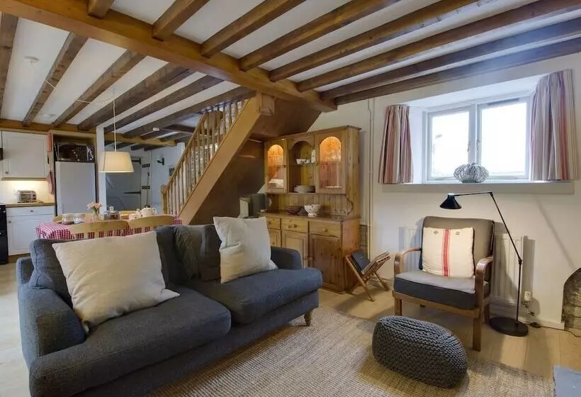 Whitcombe Cottage