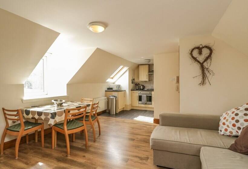 10 Monarch Country Apartments