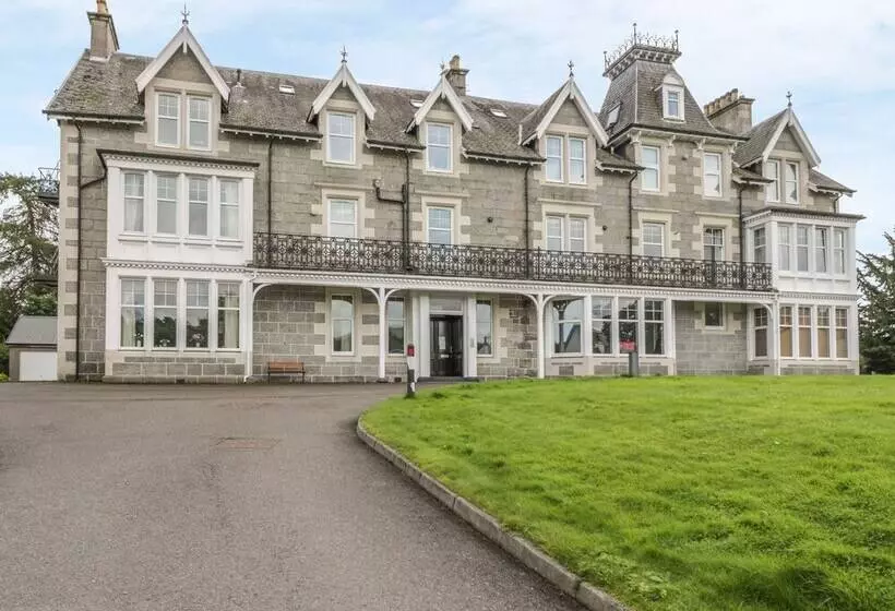 10 Monarch Country Apartments