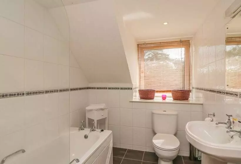 10 Monarch Country Apartments