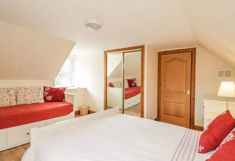 10 Monarch Country Apartments