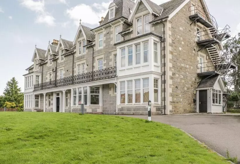 10 Monarch Country Apartments