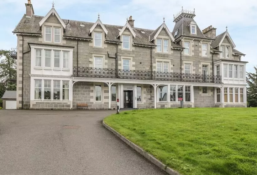 10 Monarch Country Apartments