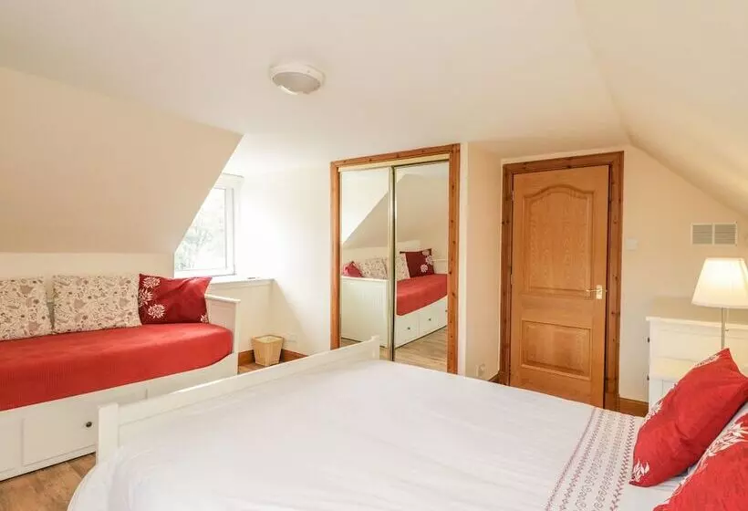 10 Monarch Country Apartments