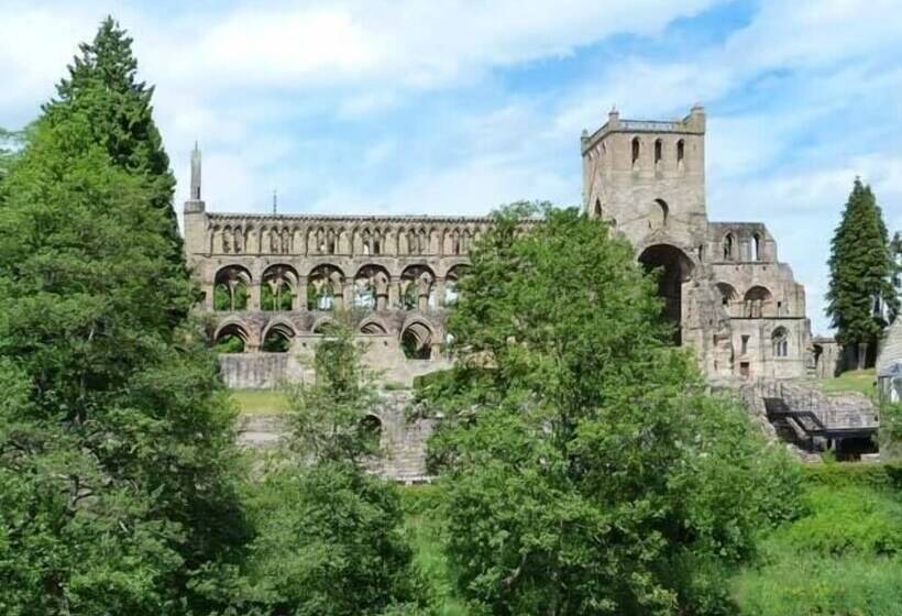 3 Queen Marys Buildings