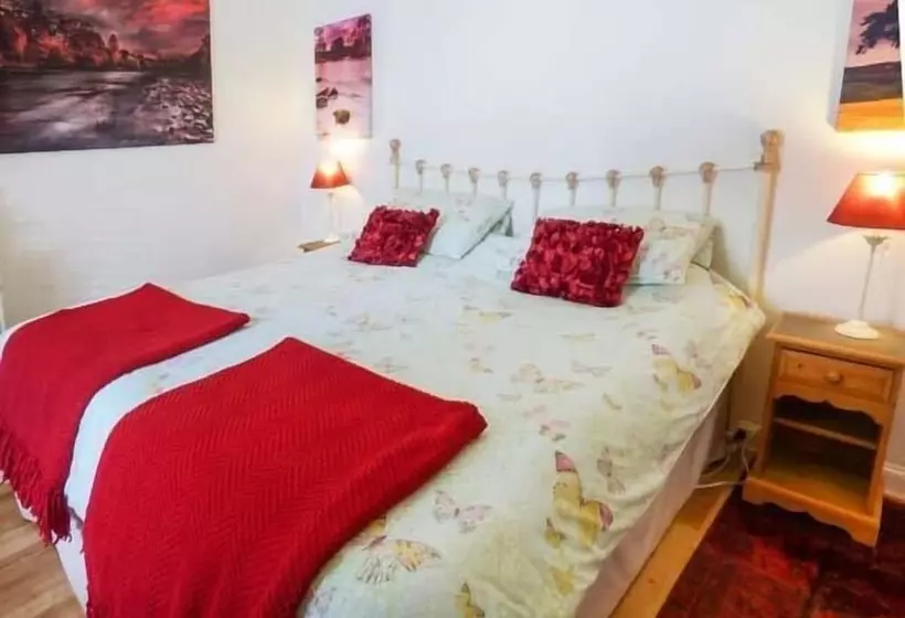 3 Queen Marys Buildings