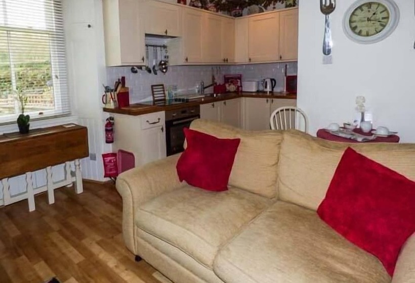 3 Queen Marys Buildings