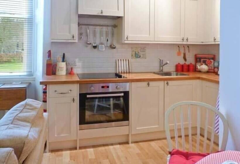 3 Queen Marys Buildings