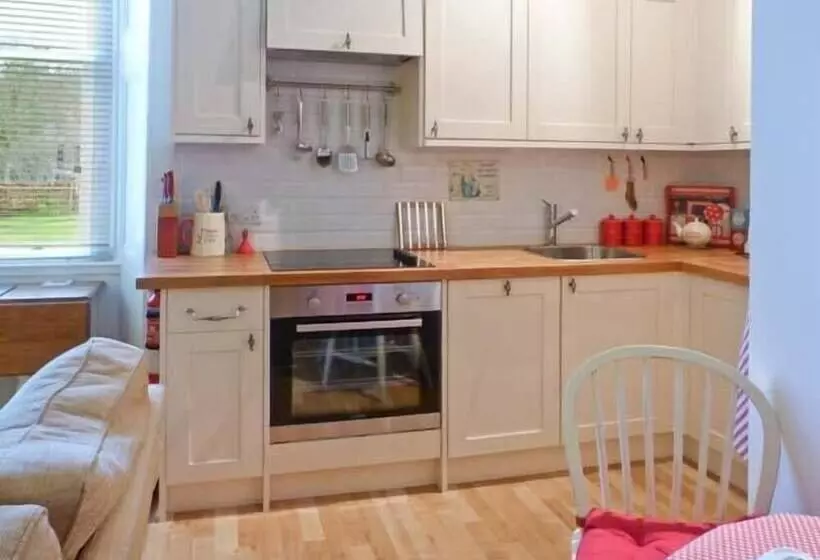 3 Queen Marys Buildings