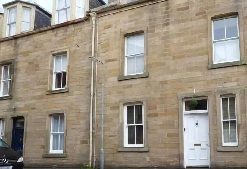 3 Queen Marys Buildings