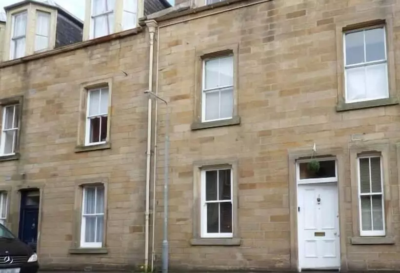 3 Queen Marys Buildings