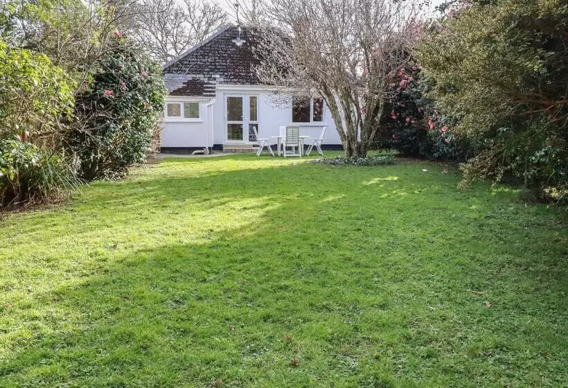 5 Carlyon Road