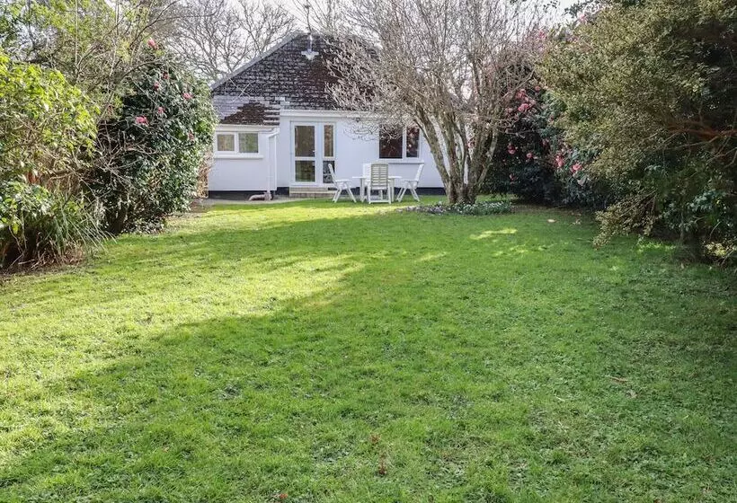 5 Carlyon Road