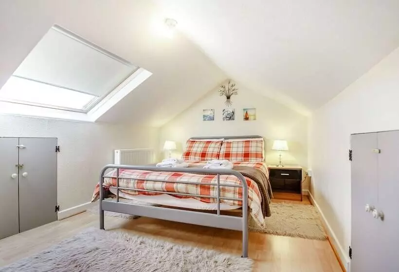 7 Dolydd Terrace
