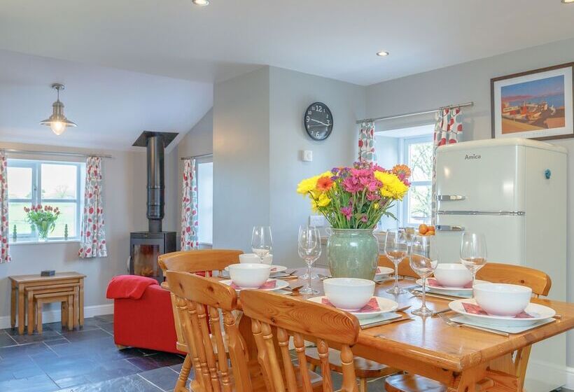 Golden Slack Cottage