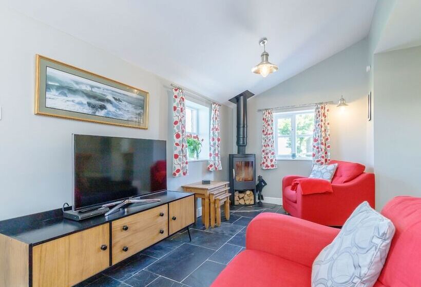 Golden Slack Cottage