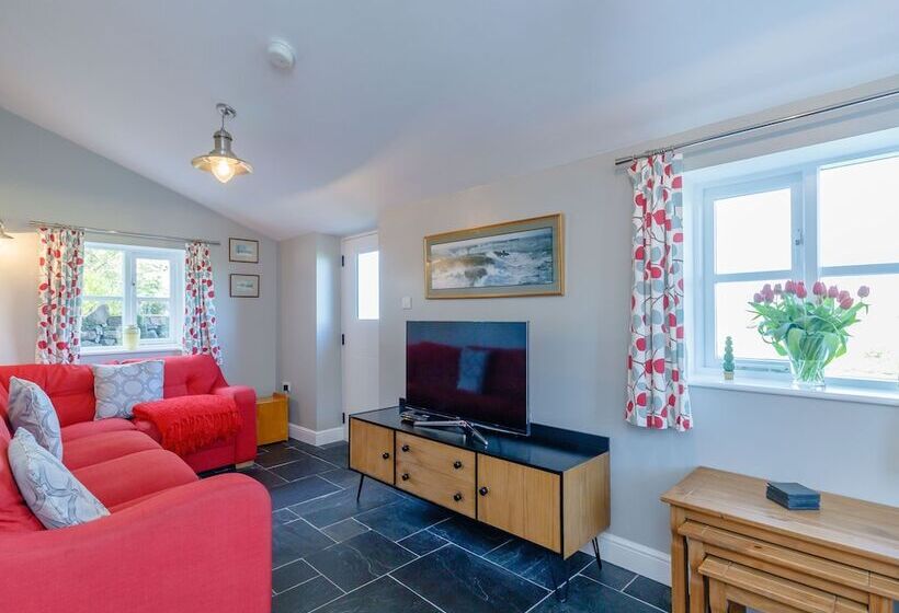 Golden Slack Cottage