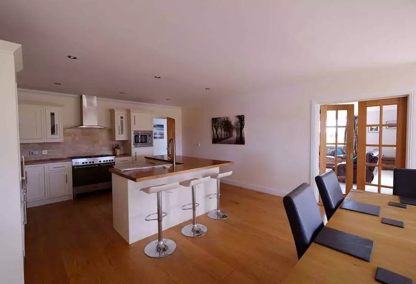 Aamiaismajoitus (B&B) Brae Cottage