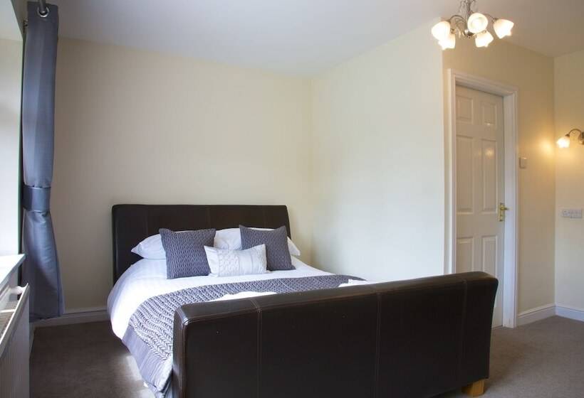 فندق فئة نجمة واحدة The George Carvery &